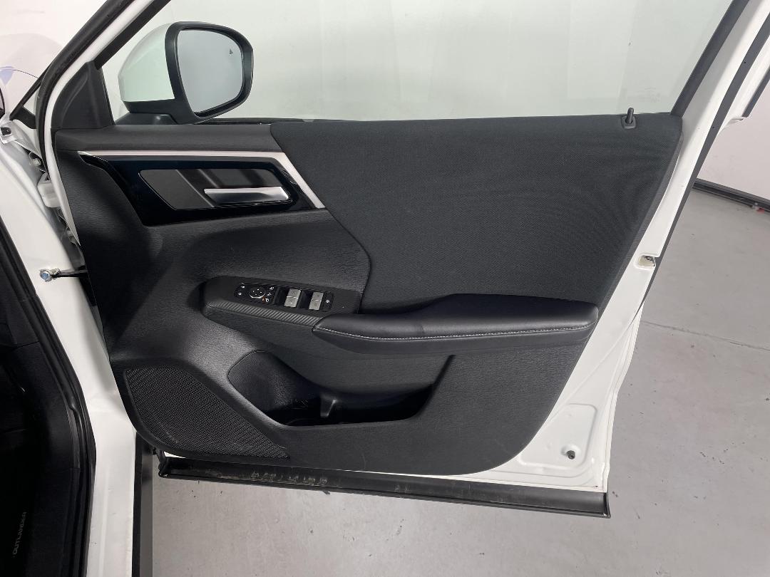 Photo '15' of Mitsubishi Outlander