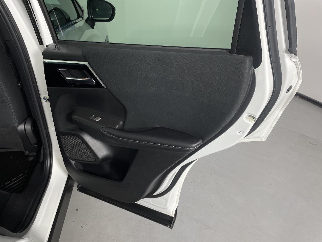 Photo '19' of Mitsubishi Outlander