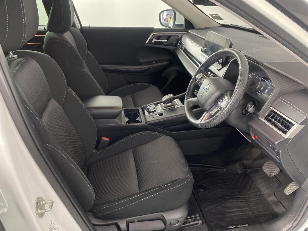 Photo '16' of Mitsubishi Outlander