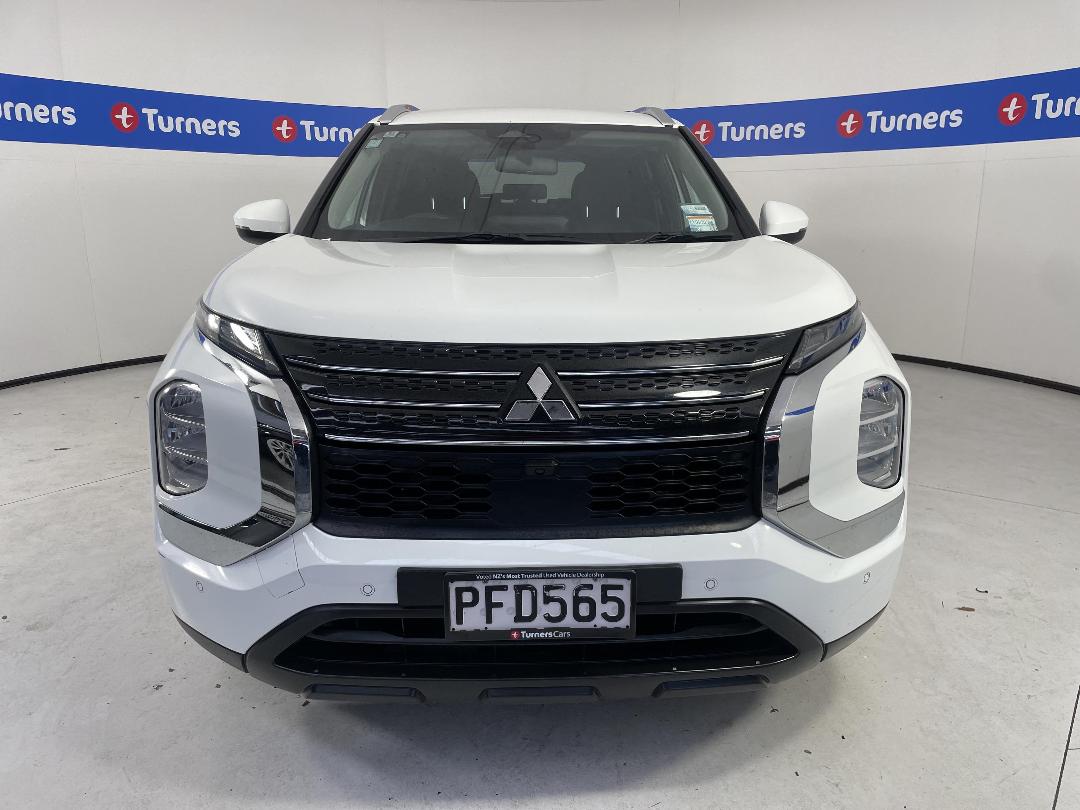 Photo '2' of Mitsubishi Outlander Photo '2' of Mitsubishi Outlander