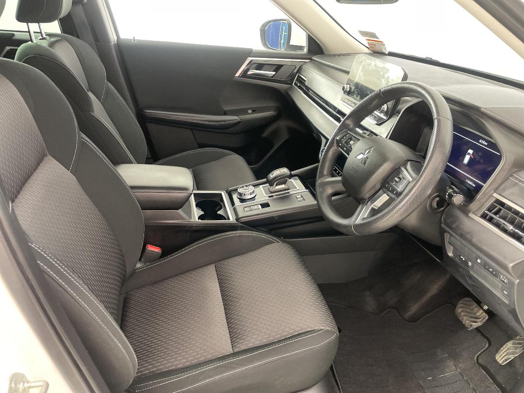 Photo '16' of Mitsubishi Outlander Photo '16' of Mitsubishi Outlander