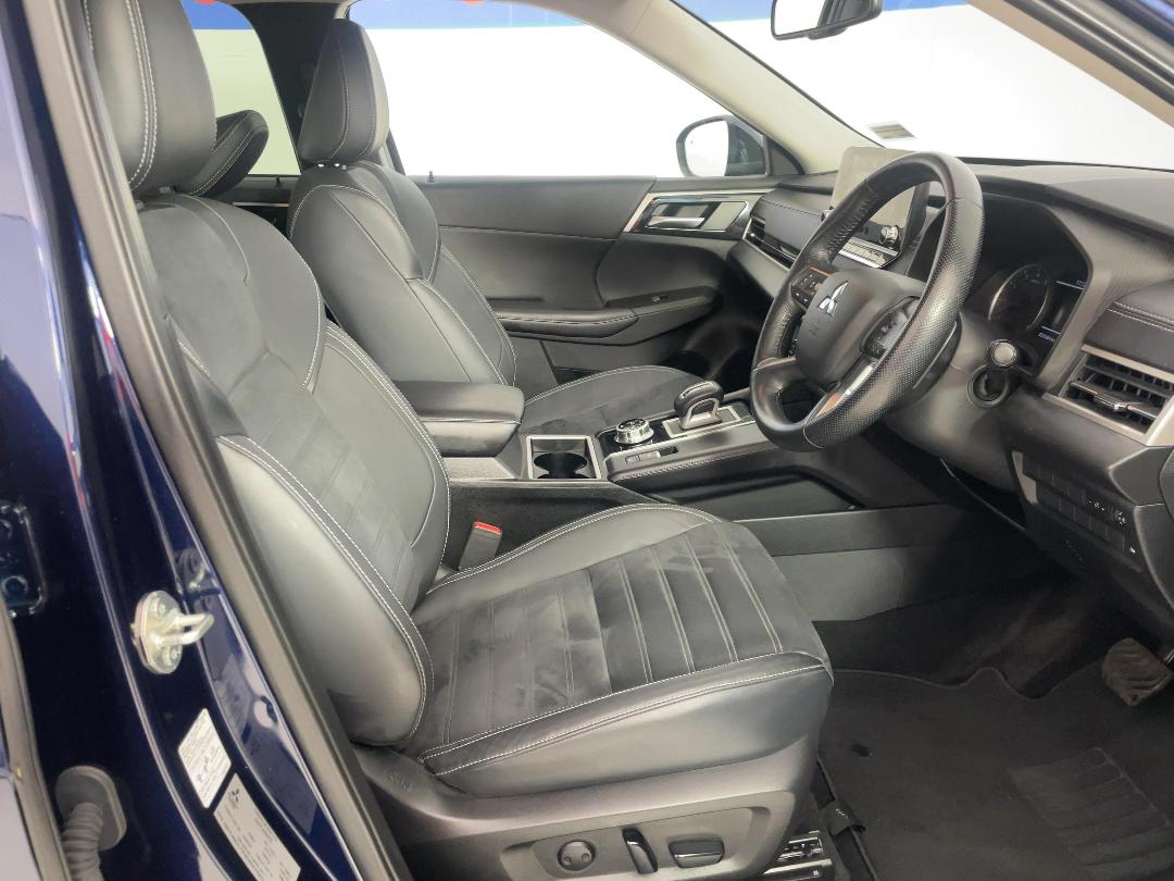 Photo '16' of Mitsubishi Outlander Photo '16' of Mitsubishi Outlander