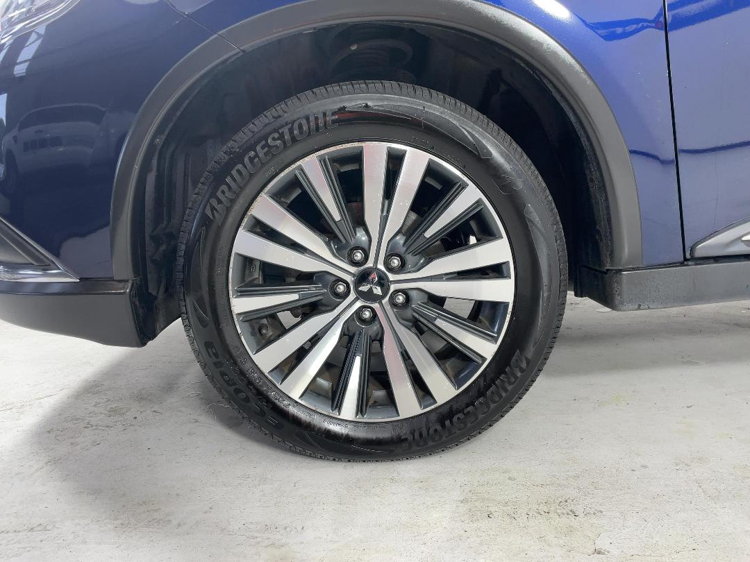 Photo '10' of Mitsubishi Outlander