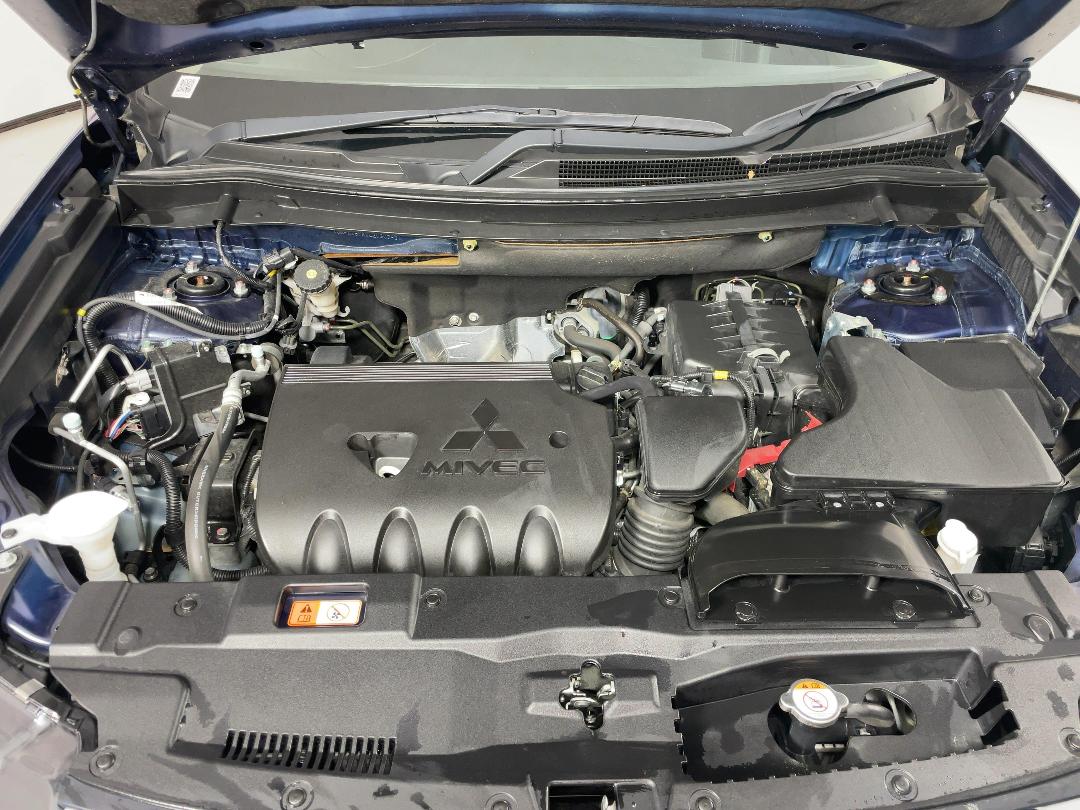 Photo '13' of Mitsubishi Outlander