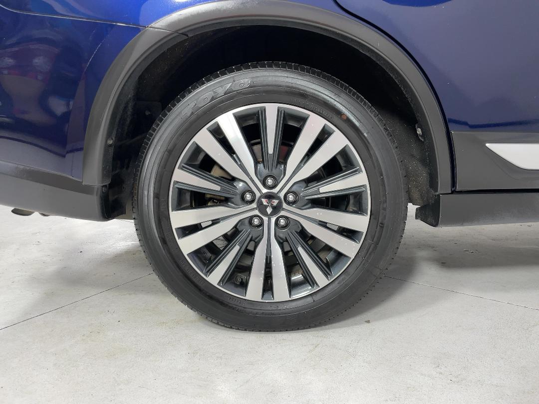 Photo '12' of Mitsubishi Outlander