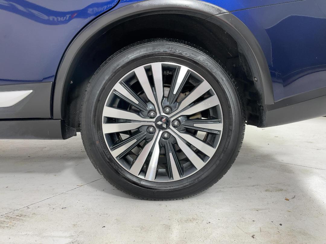 Photo '11' of Mitsubishi Outlander