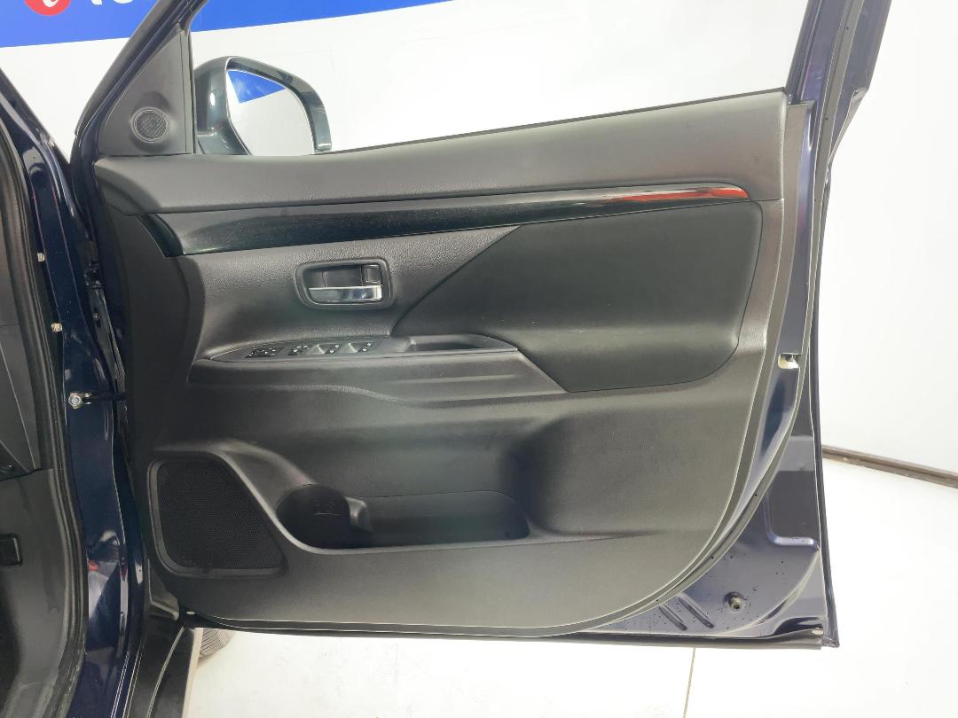 Photo '15' of Mitsubishi Outlander