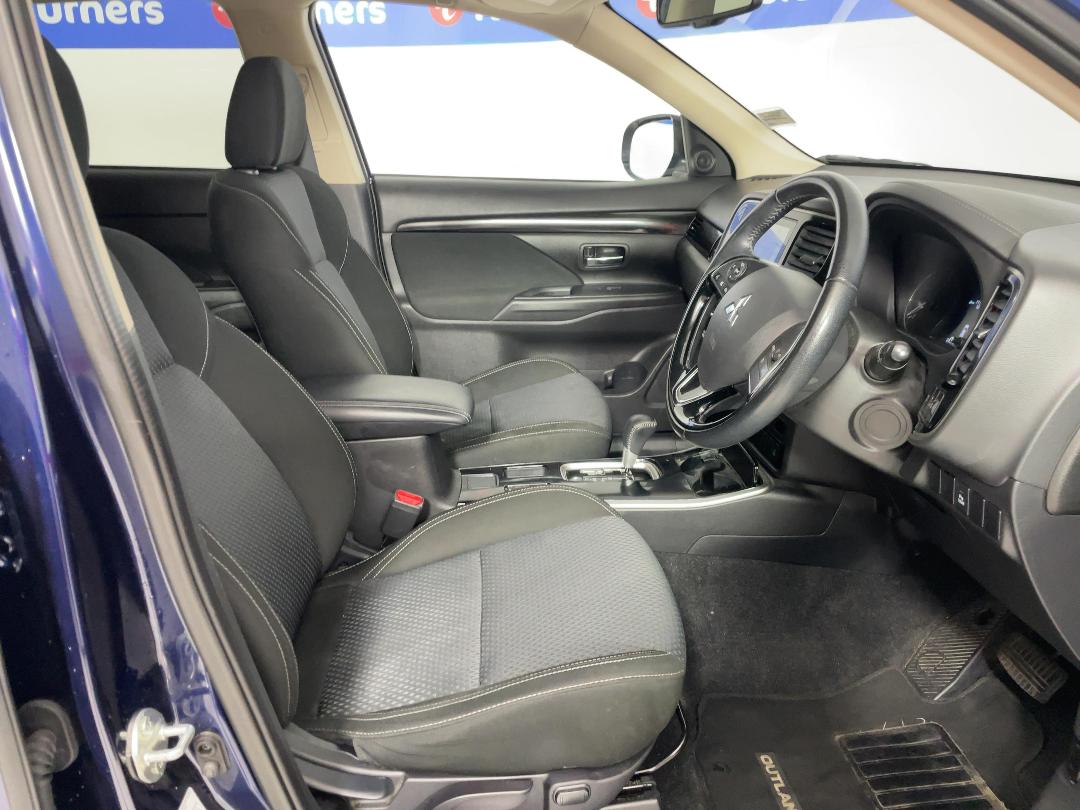 Photo '16' of Mitsubishi Outlander