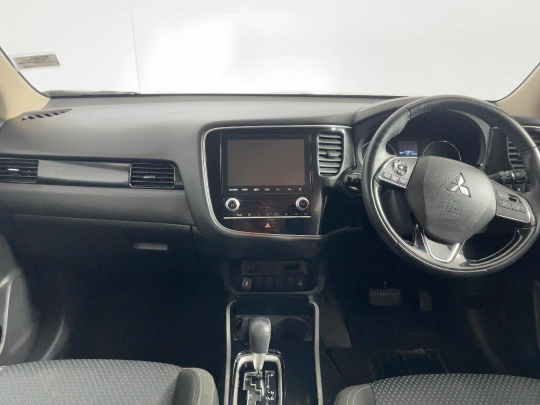 Photo '17' of Mitsubishi Outlander