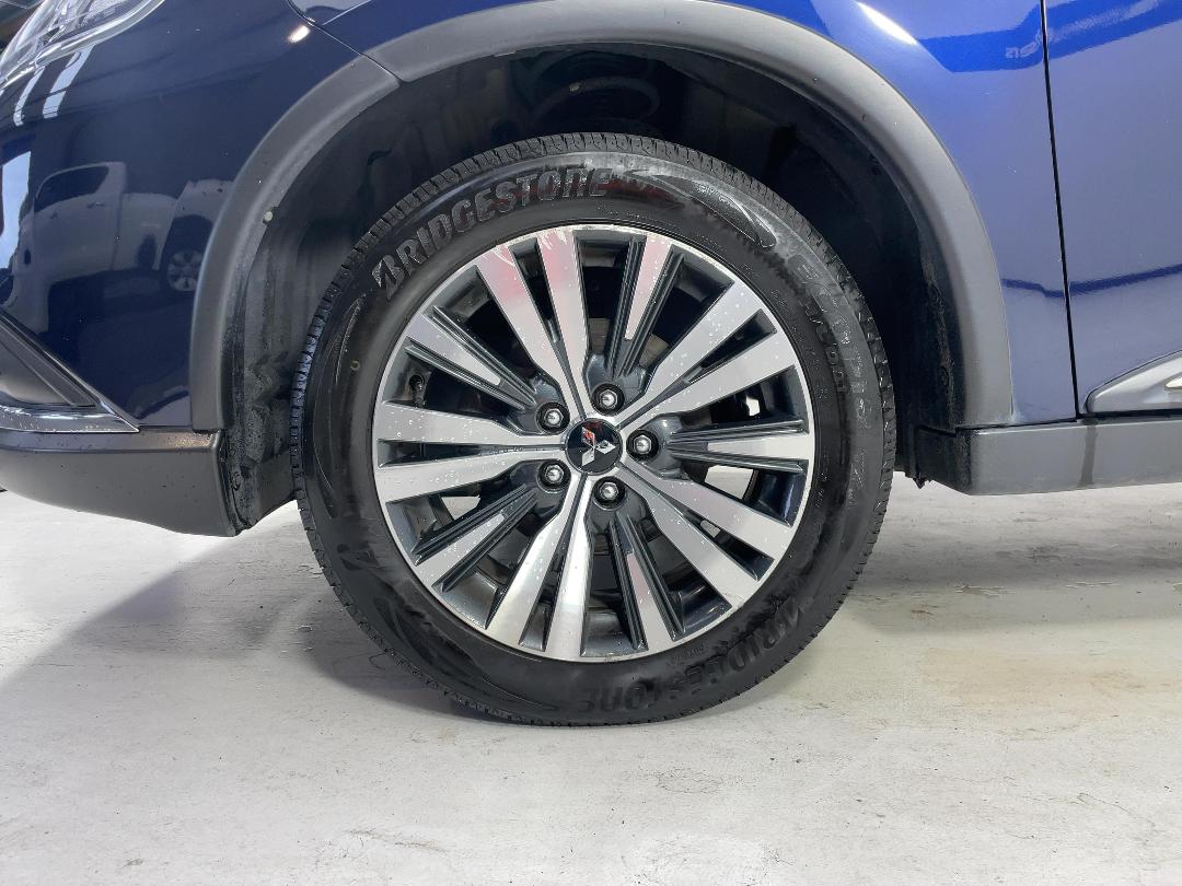 Photo '10' of Mitsubishi Outlander