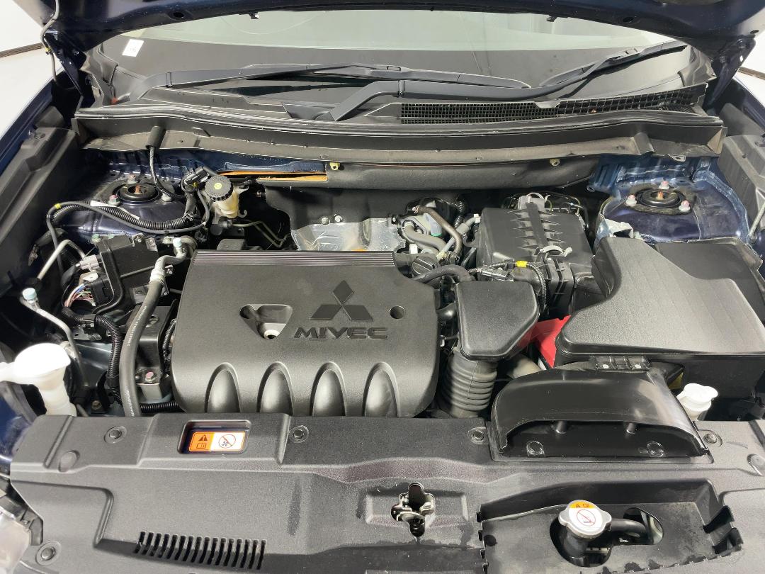 Photo '13' of Mitsubishi Outlander