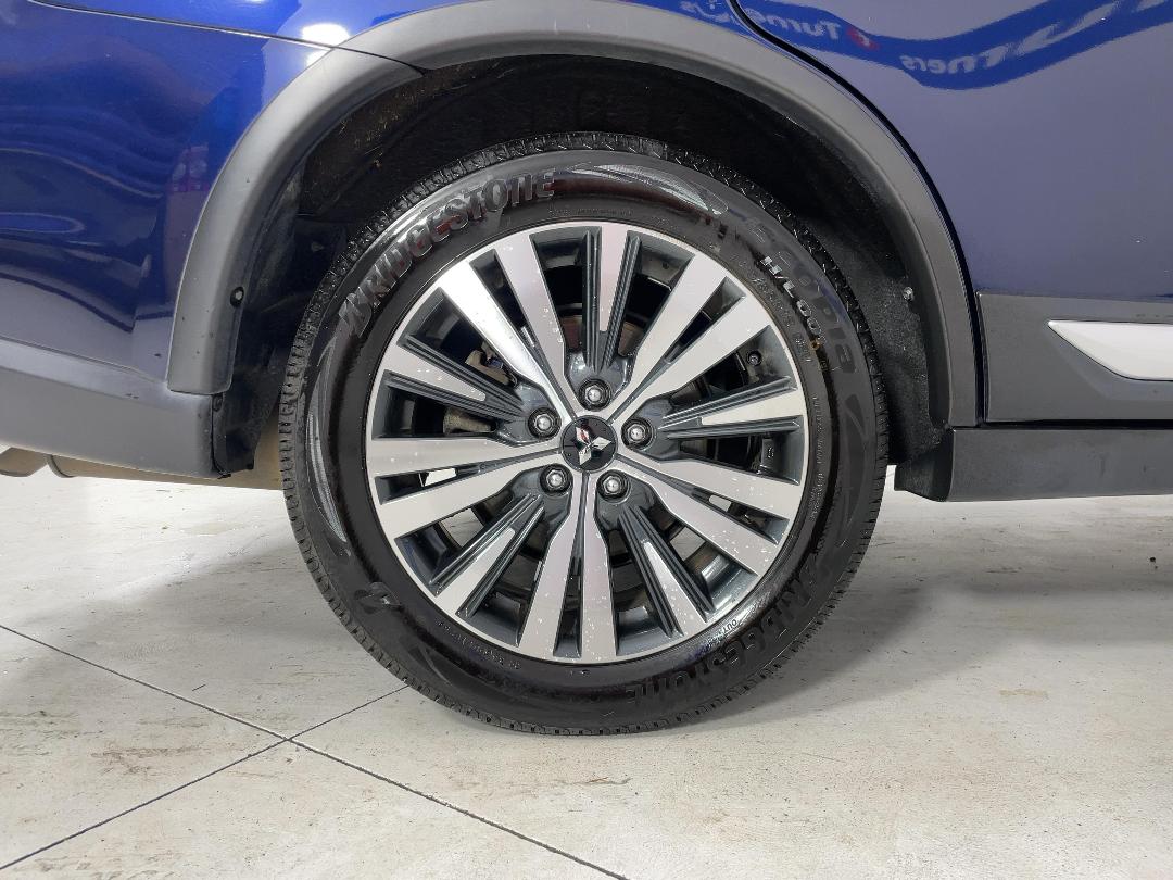 Photo '12' of Mitsubishi Outlander