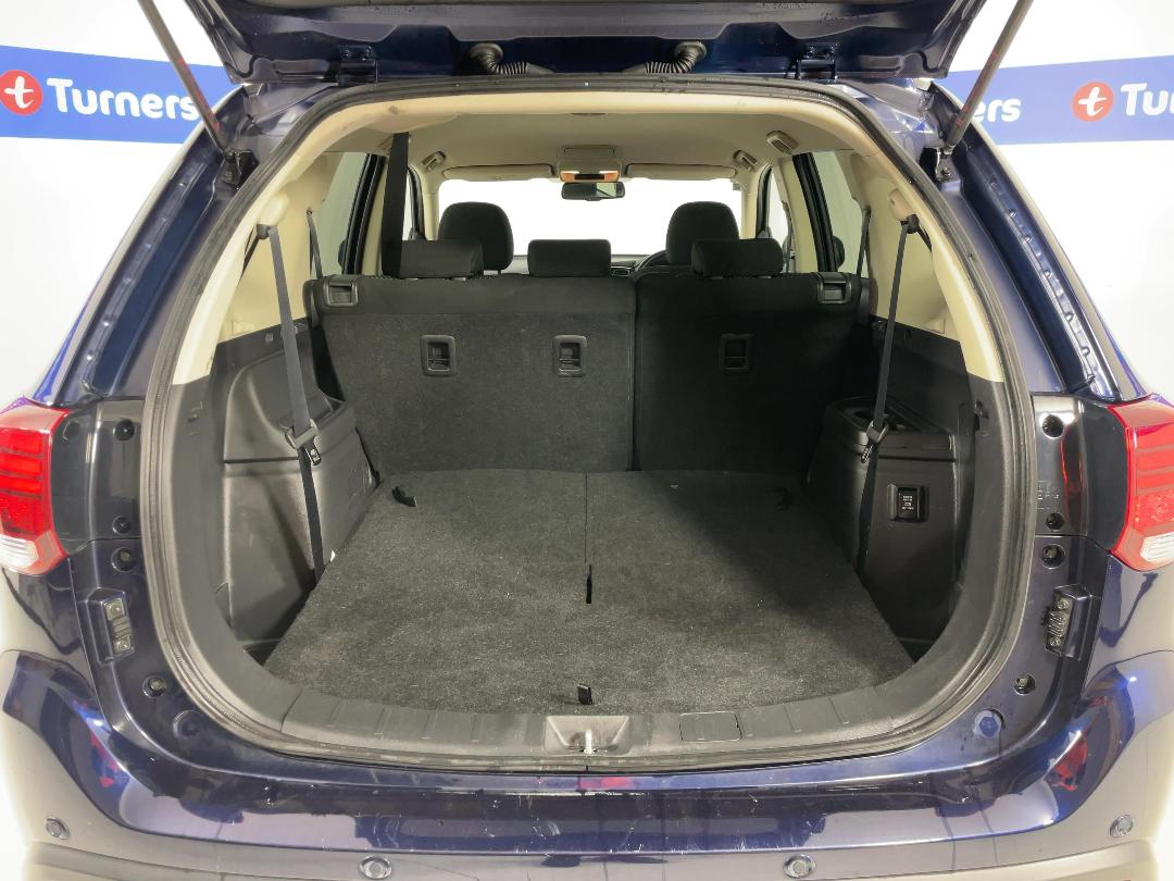 Photo '14' of Mitsubishi Outlander