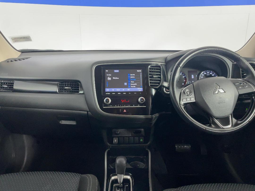 Photo '17' of Mitsubishi Outlander