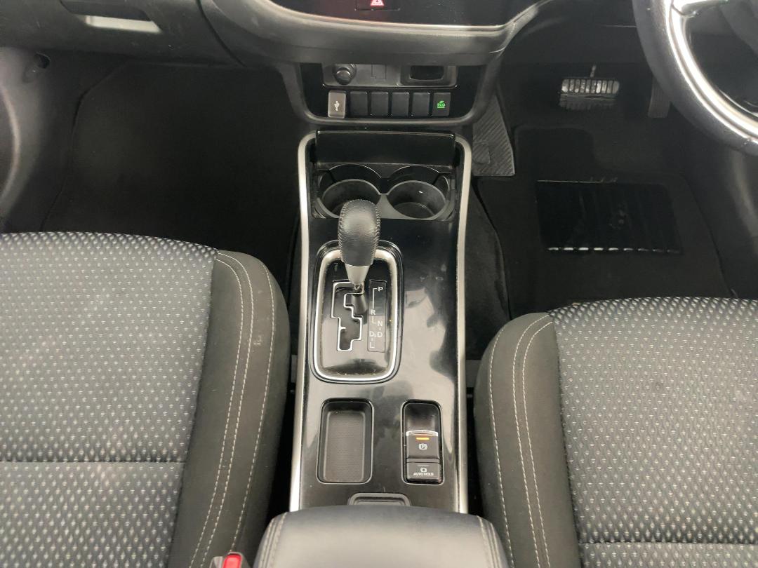 Photo '18' of Mitsubishi Outlander