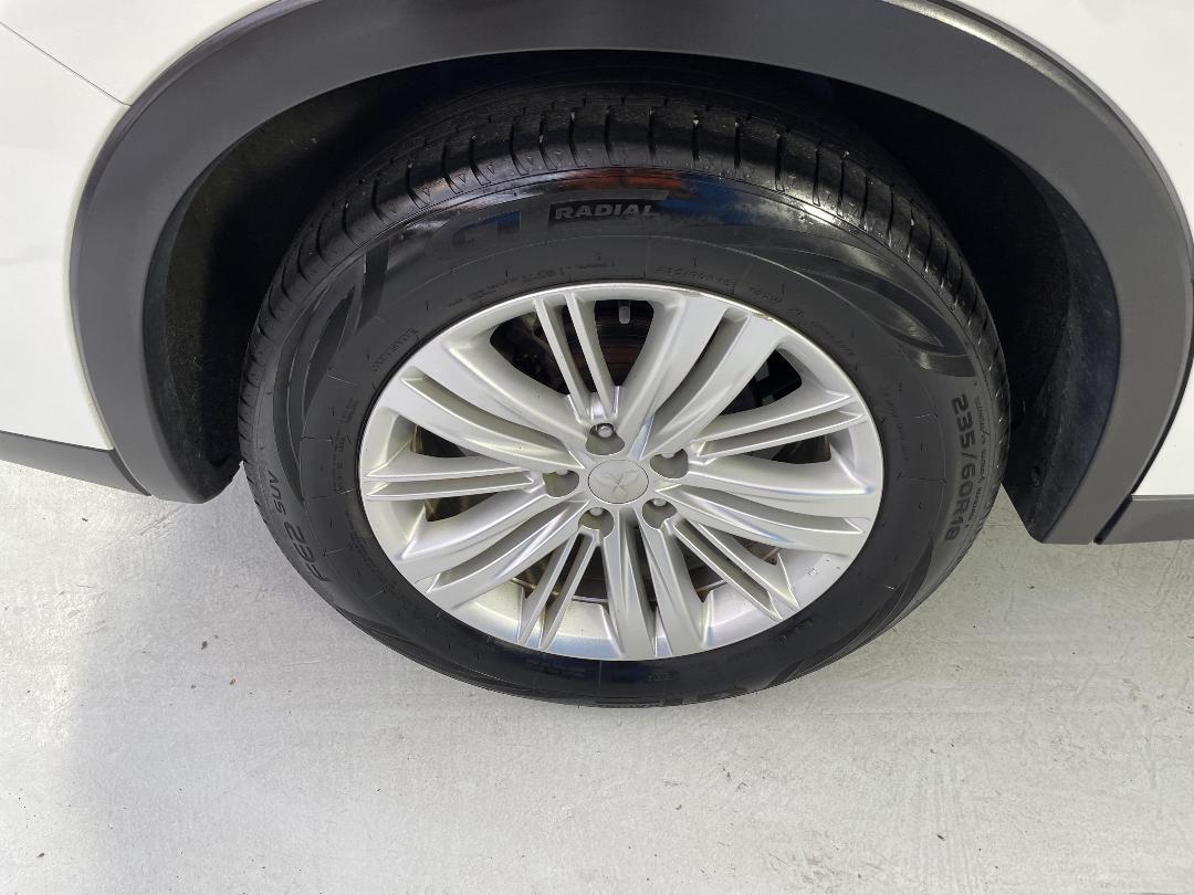 Photo '12' of Mitsubishi Outlander