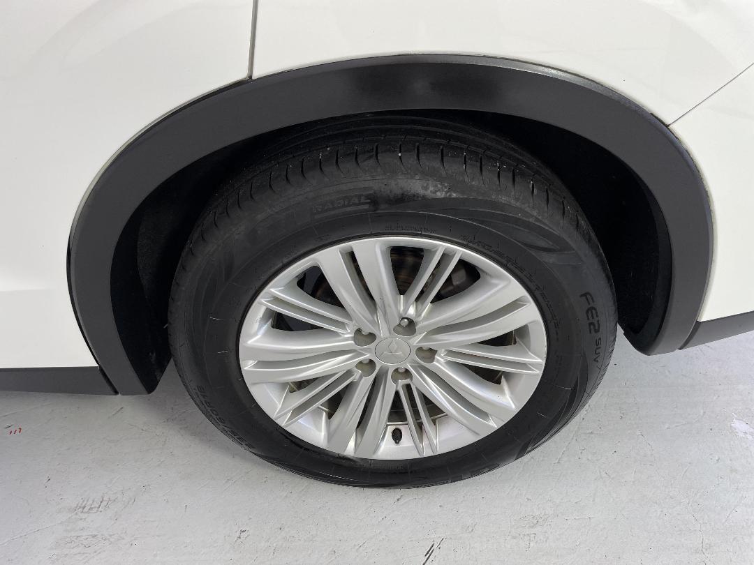 Photo '11' of Mitsubishi Outlander