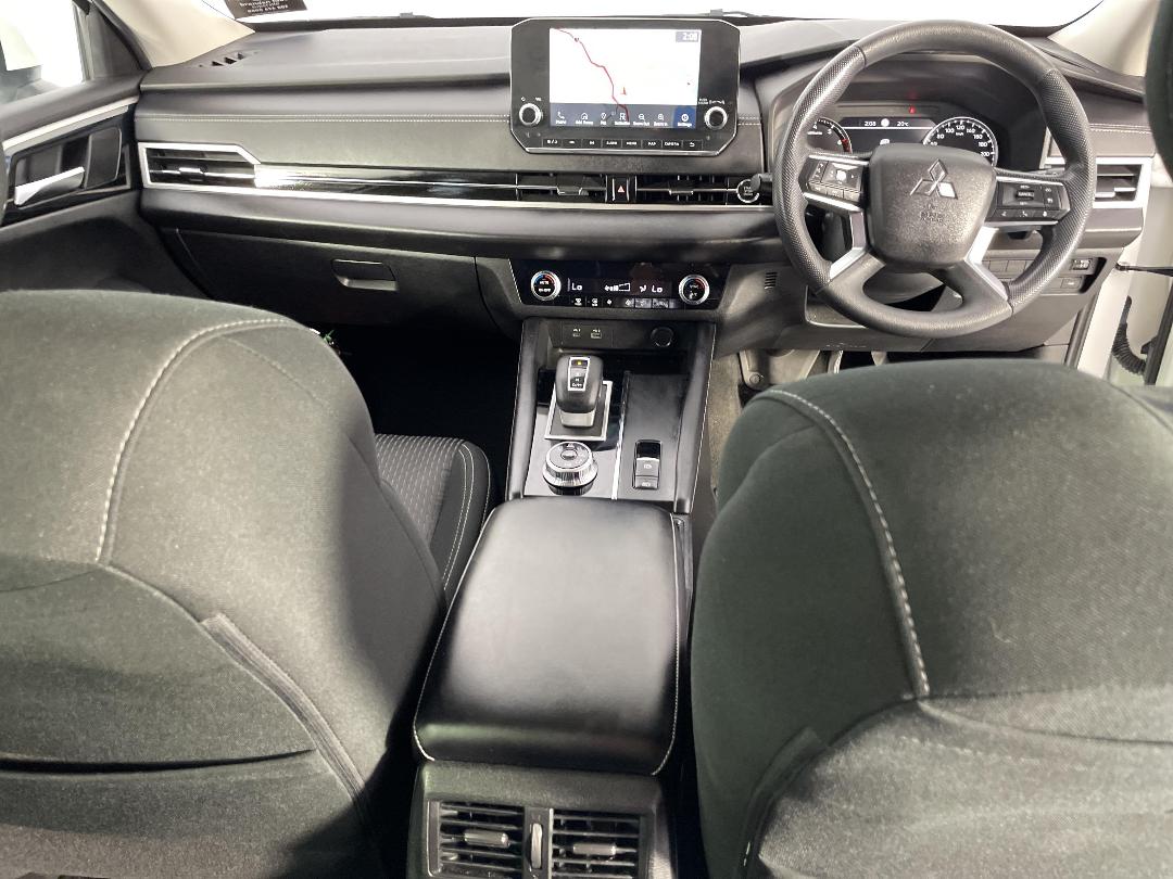 Photo '17' of Mitsubishi Outlander