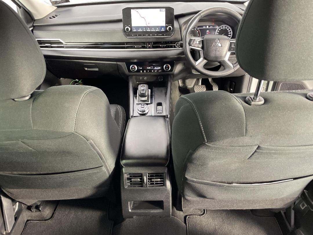 Photo '18' of Mitsubishi Outlander