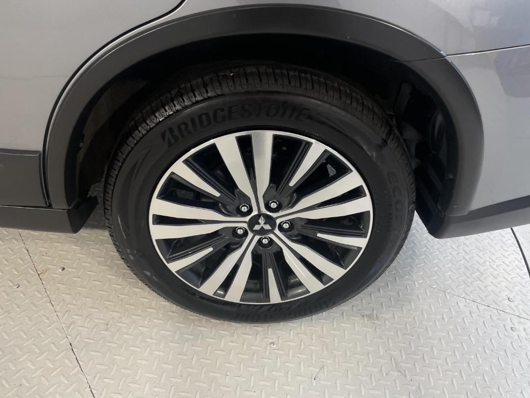 Photo '11' of Mitsubishi Outlander Photo '11' of Mitsubishi Outlander