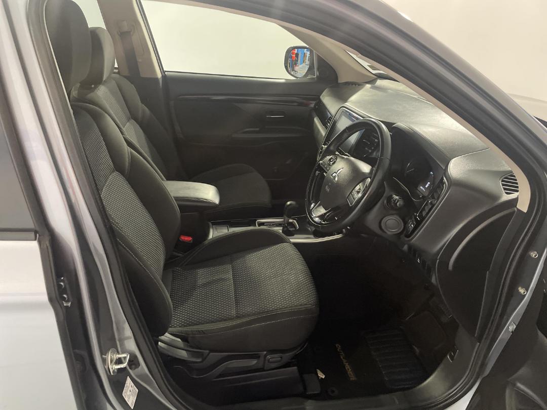 Photo '16' of Mitsubishi Outlander Photo '16' of Mitsubishi Outlander