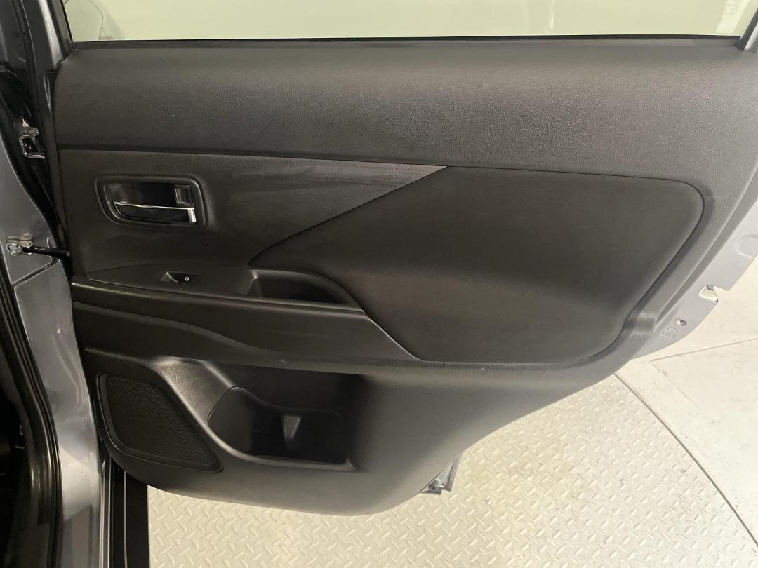 Photo '19' of Mitsubishi Outlander Photo '19' of Mitsubishi Outlander