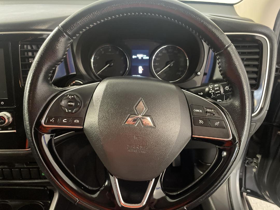 Photo '29' of Mitsubishi Outlander Photo '29' of Mitsubishi Outlander