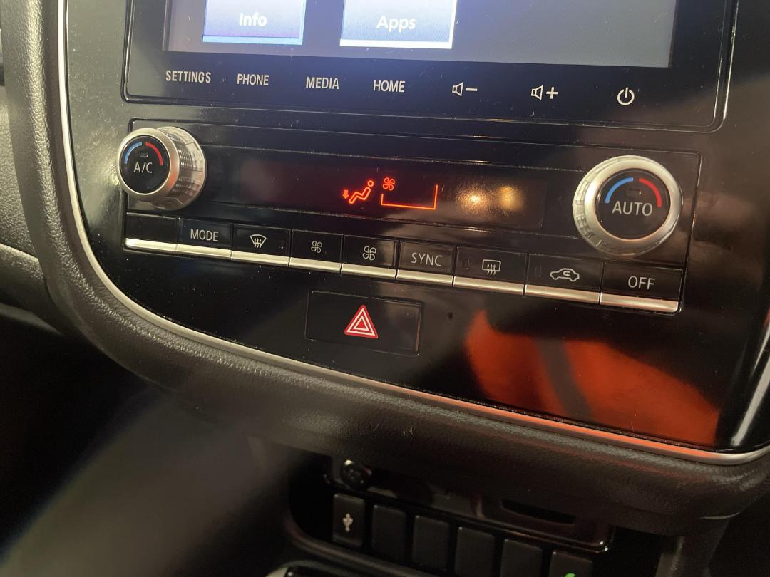 Photo '32' of Mitsubishi Outlander Photo '32' of Mitsubishi Outlander