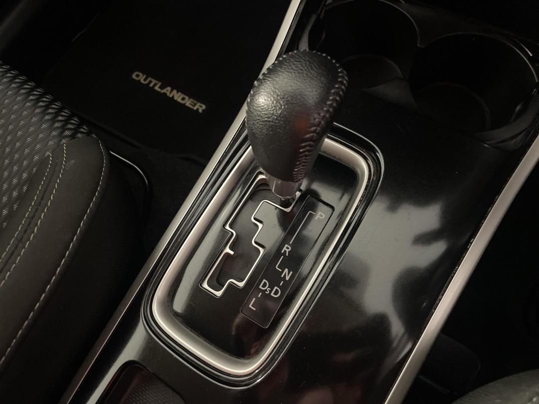 Photo '33' of Mitsubishi Outlander Photo '33' of Mitsubishi Outlander