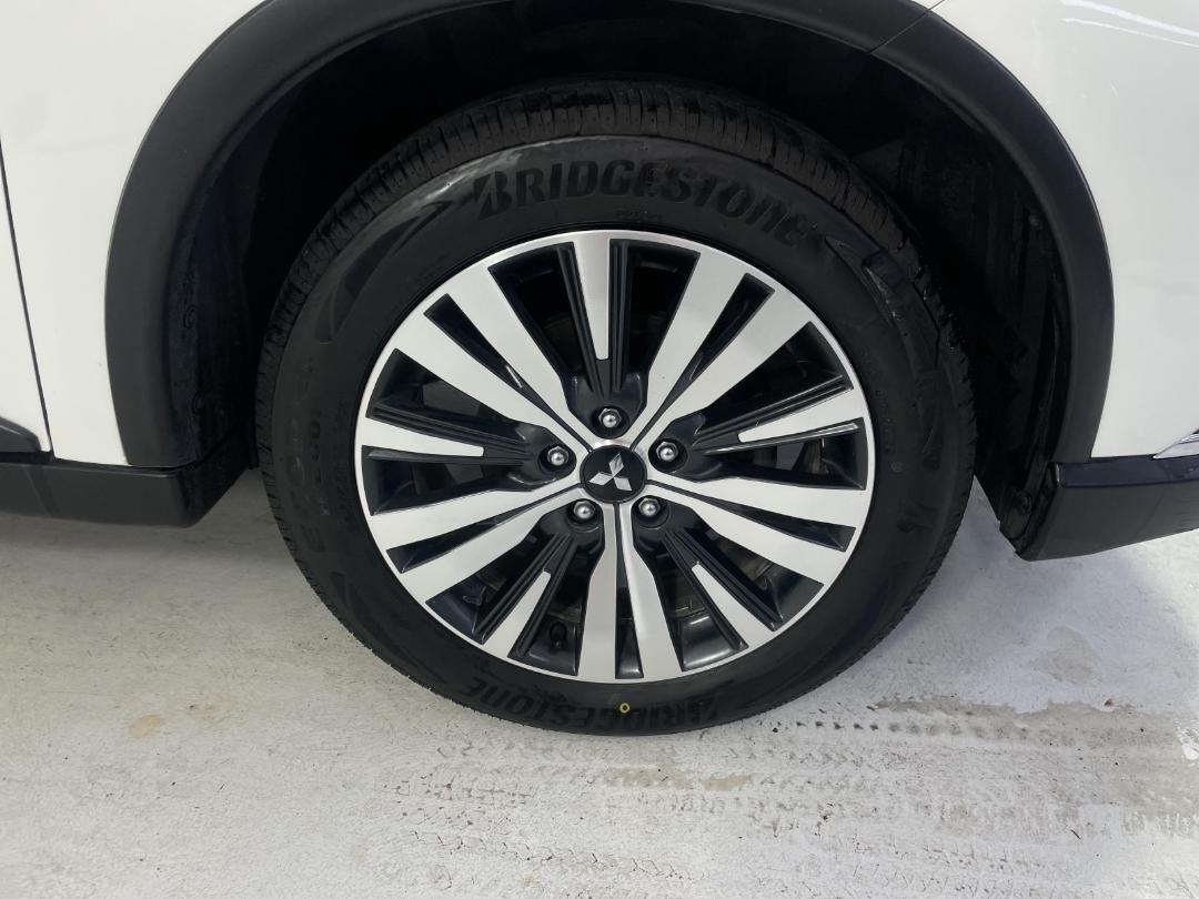 Photo '9' of Mitsubishi Outlander