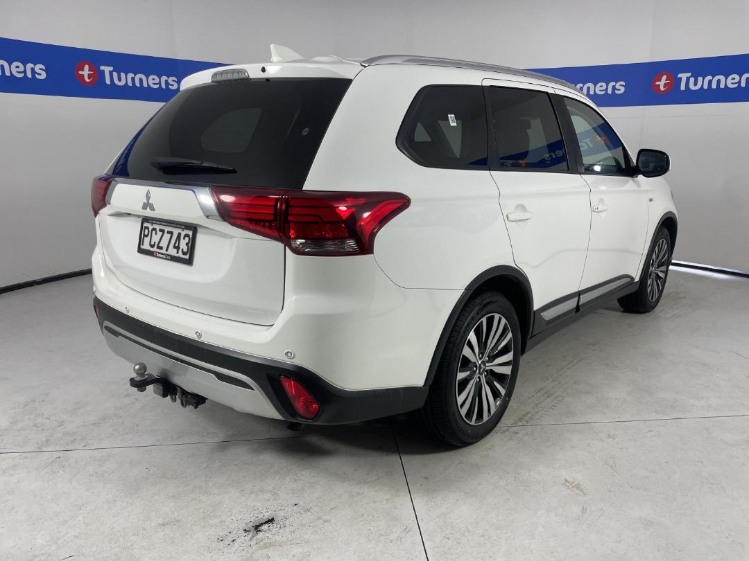 Photo '7' of Mitsubishi Outlander