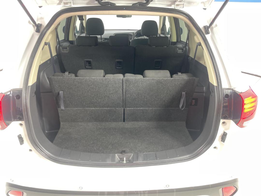 Photo '14' of Mitsubishi Outlander