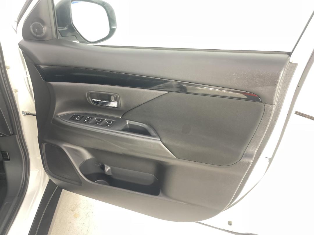 Photo '15' of Mitsubishi Outlander