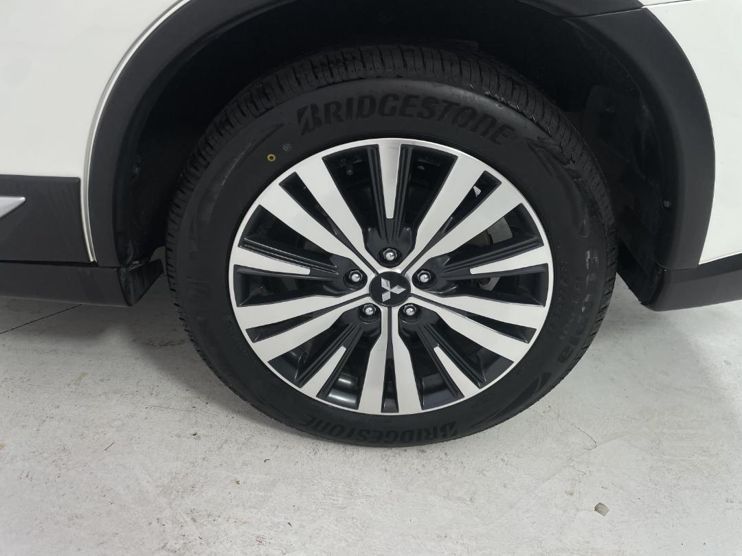 Photo '11' of Mitsubishi Outlander