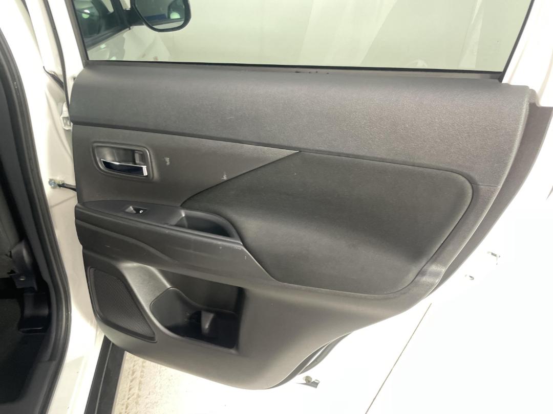 Photo '19' of Mitsubishi Outlander