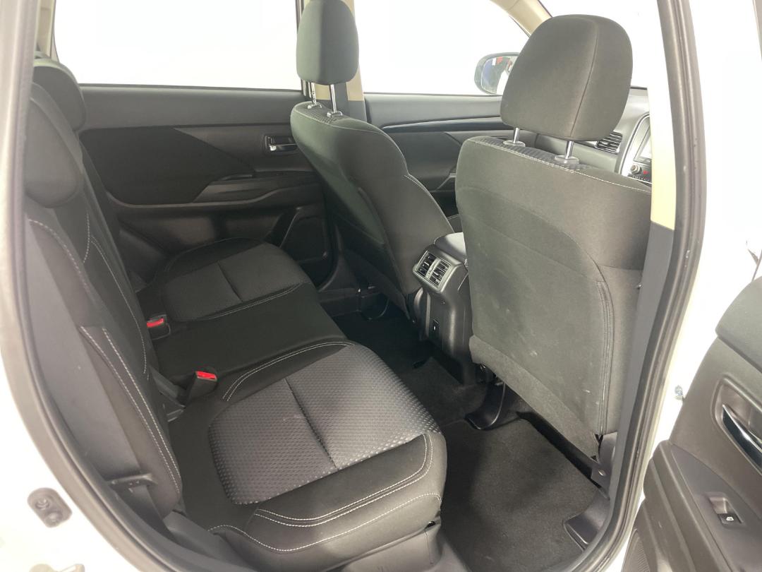 Photo '20' of Mitsubishi Outlander