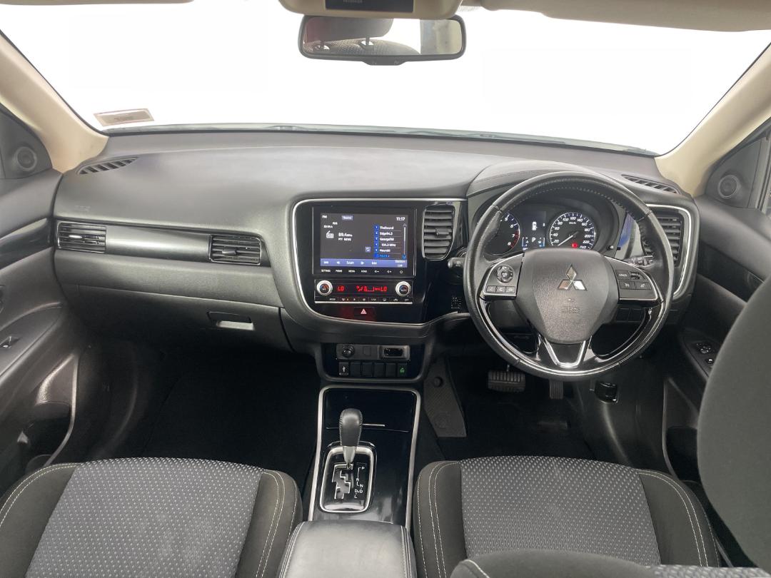 Photo '17' of Mitsubishi Outlander