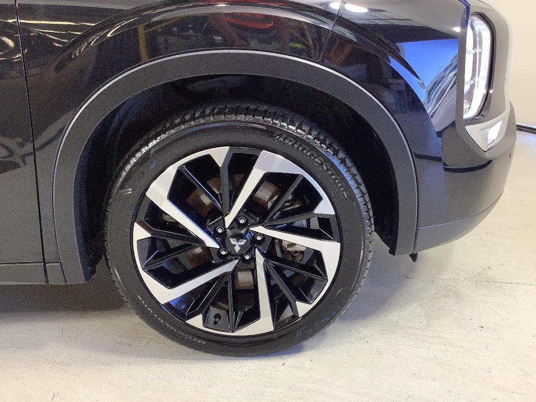 Photo '9' of Mitsubishi Outlander