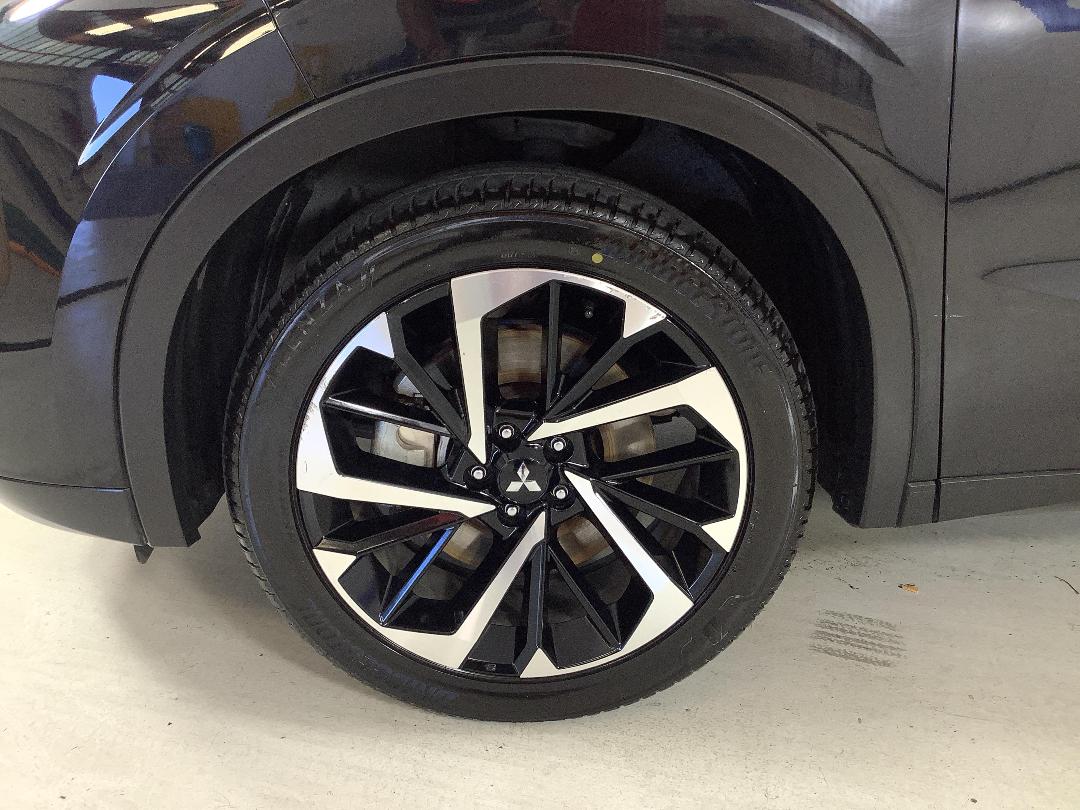 Photo '10' of Mitsubishi Outlander