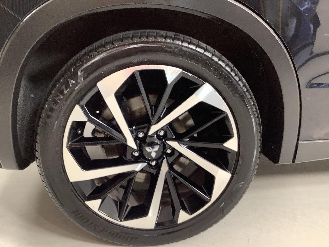 Photo '12' of Mitsubishi Outlander