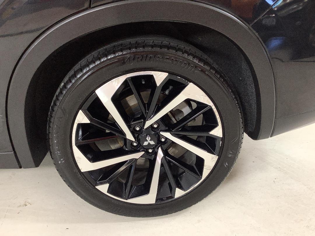 Photo '11' of Mitsubishi Outlander