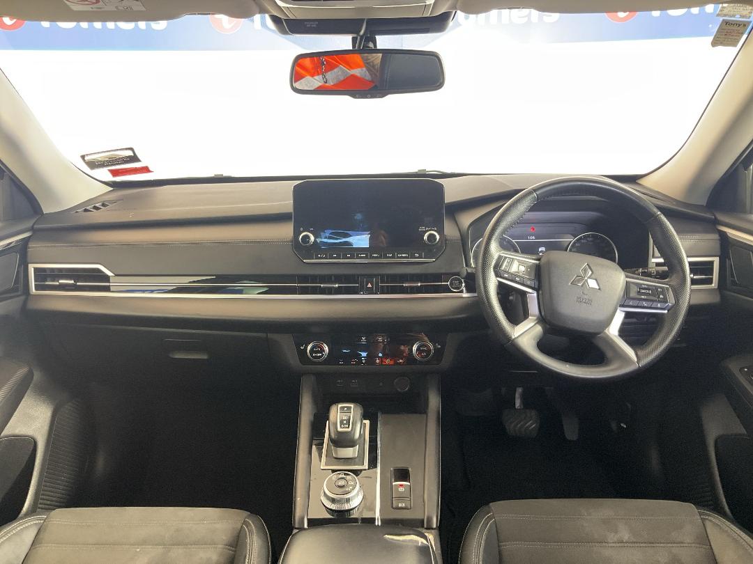 Photo '17' of Mitsubishi Outlander