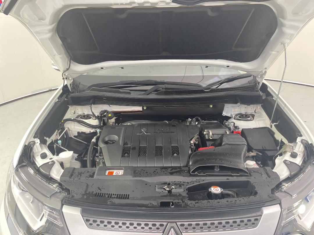 Photo '13' of Mitsubishi Outlander Photo '13' of Mitsubishi Outlander