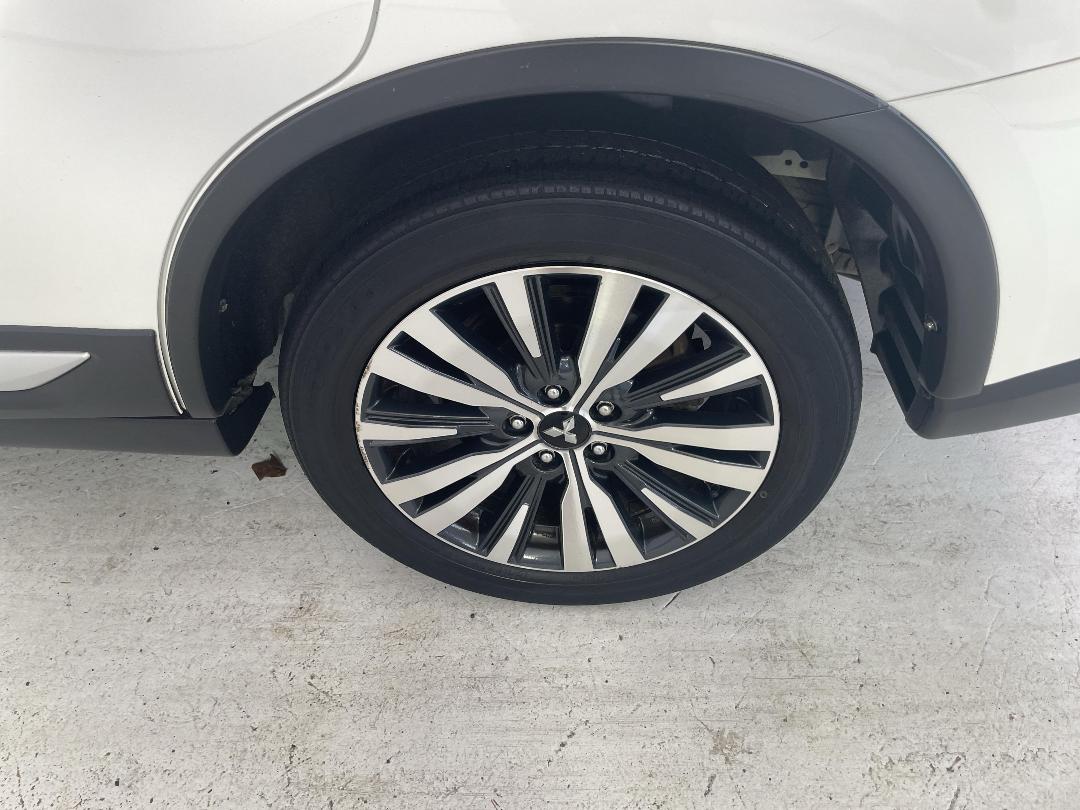 Photo '11' of Mitsubishi Outlander Photo '11' of Mitsubishi Outlander