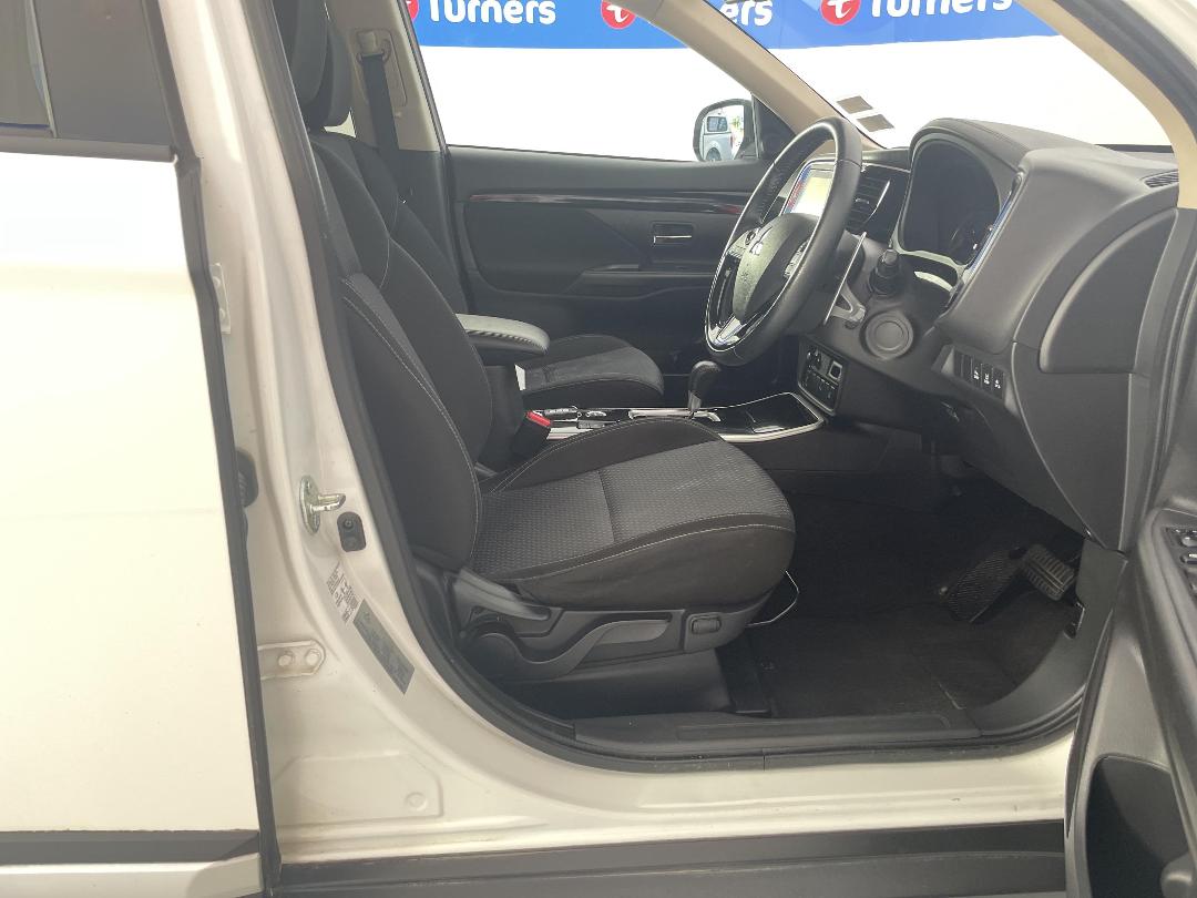 Photo '16' of Mitsubishi Outlander Photo '16' of Mitsubishi Outlander