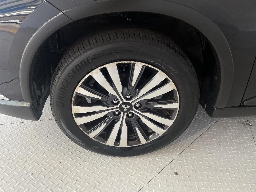 Photo '10' of Mitsubishi Outlander