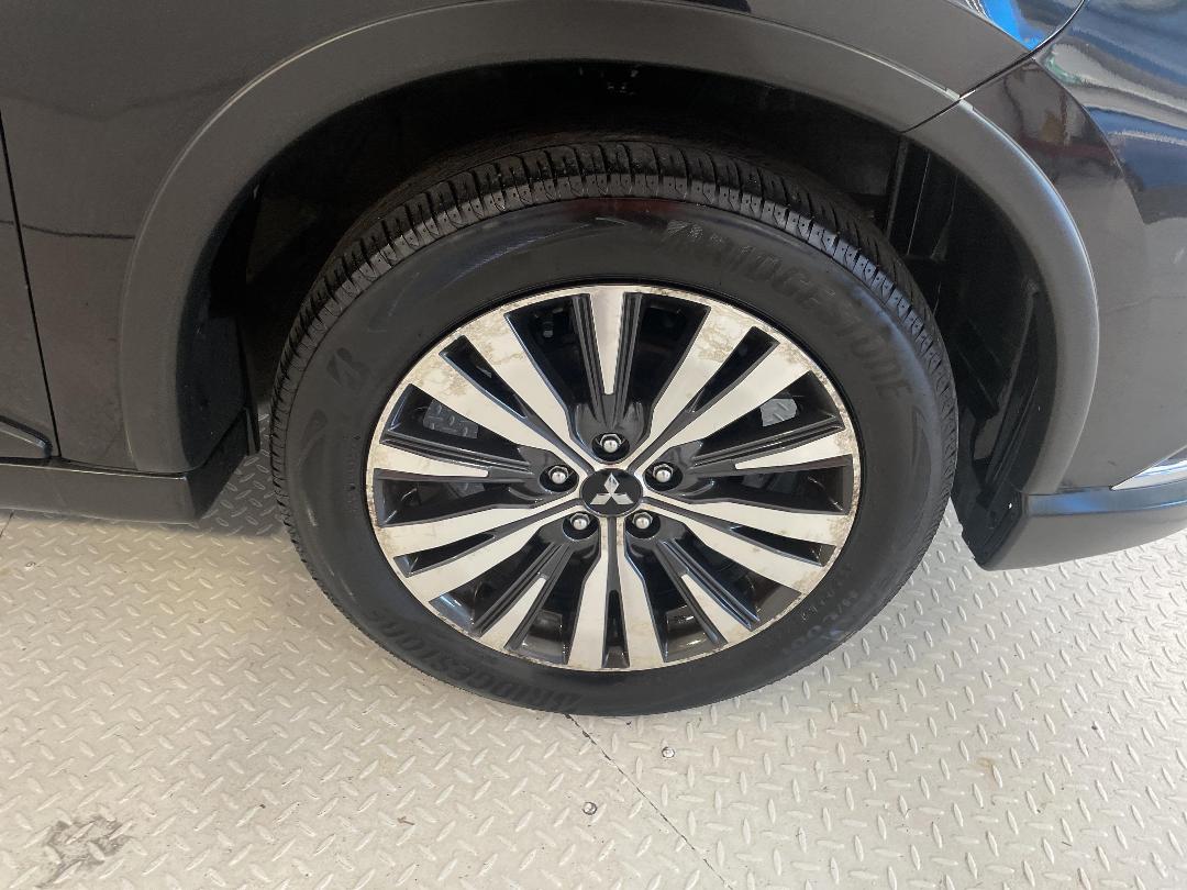 Photo '9' of Mitsubishi Outlander