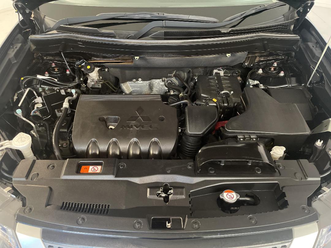 Photo '13' of Mitsubishi Outlander