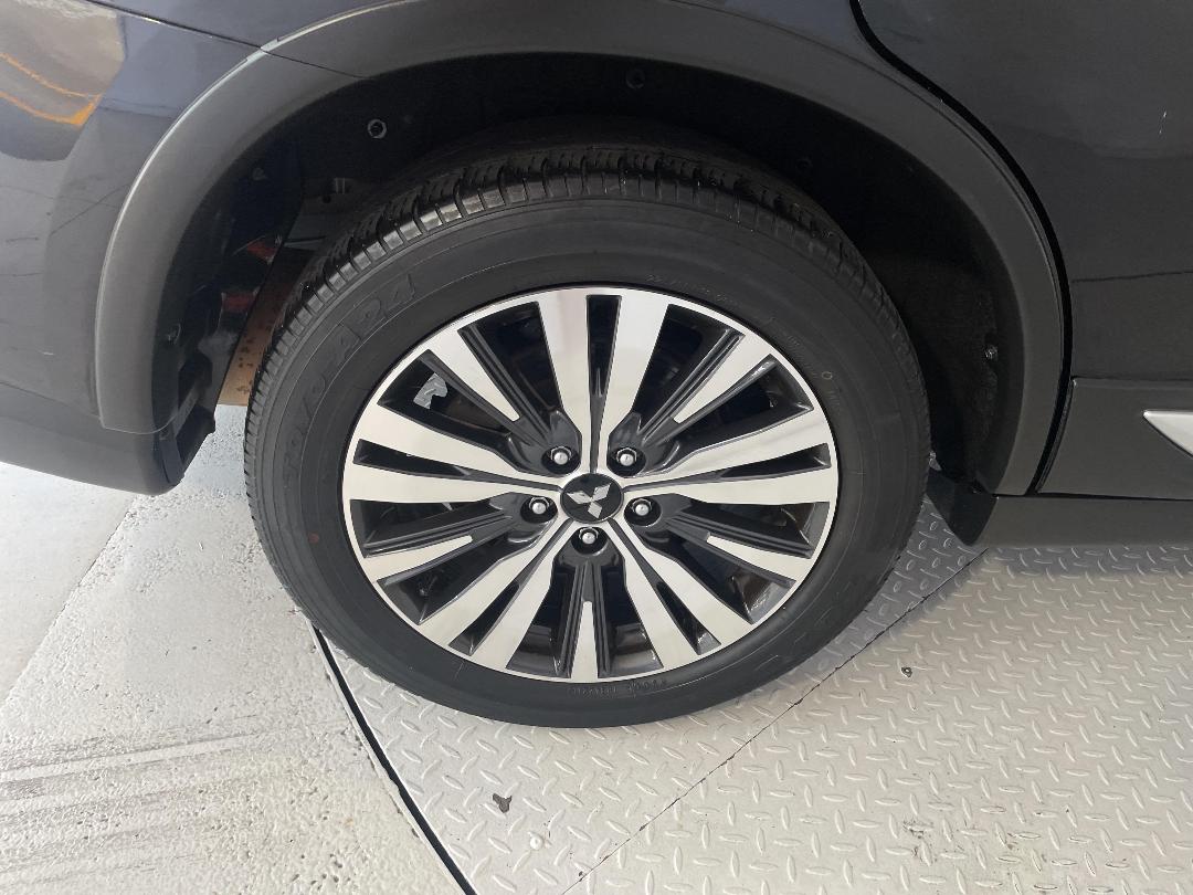 Photo '12' of Mitsubishi Outlander