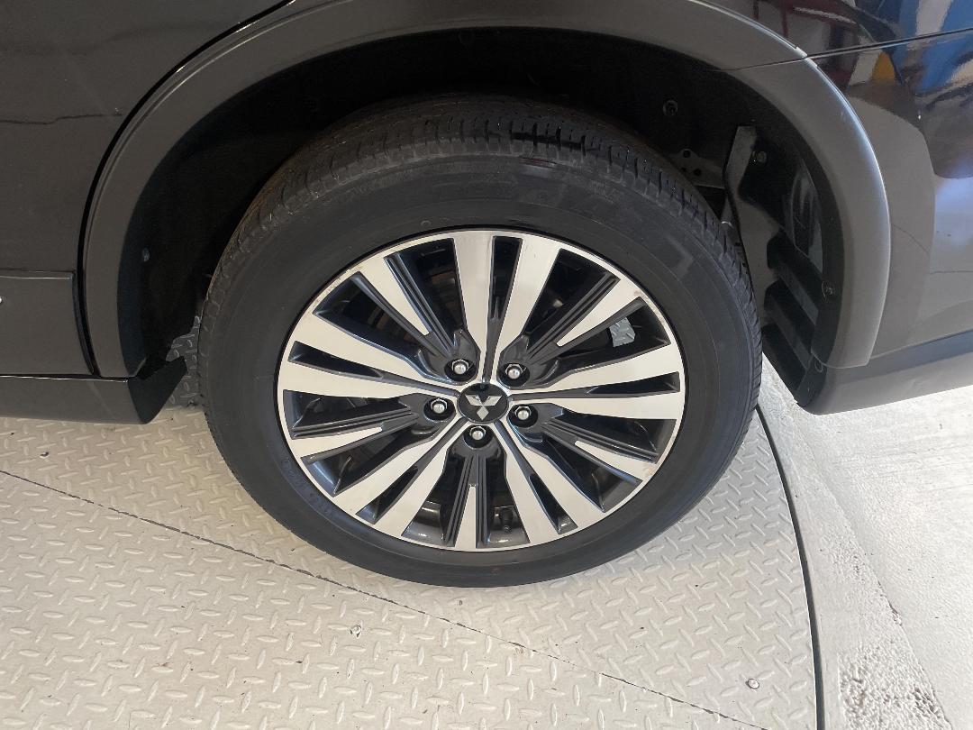 Photo '11' of Mitsubishi Outlander